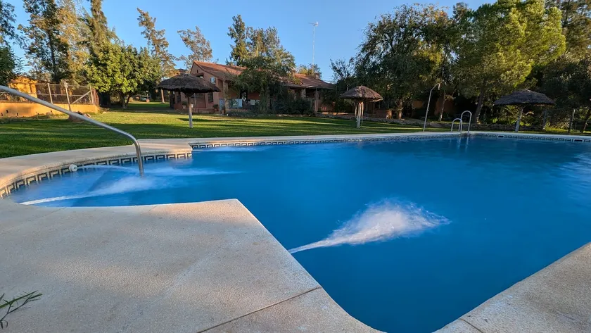 Villas, 3 self contained 2 bedroom apartments - Image 1