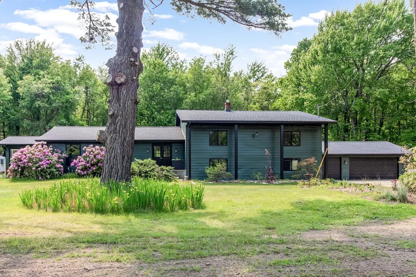 Lakeshore Escape w/Pool - 4BR each w/En-Suite Bath - Image 1