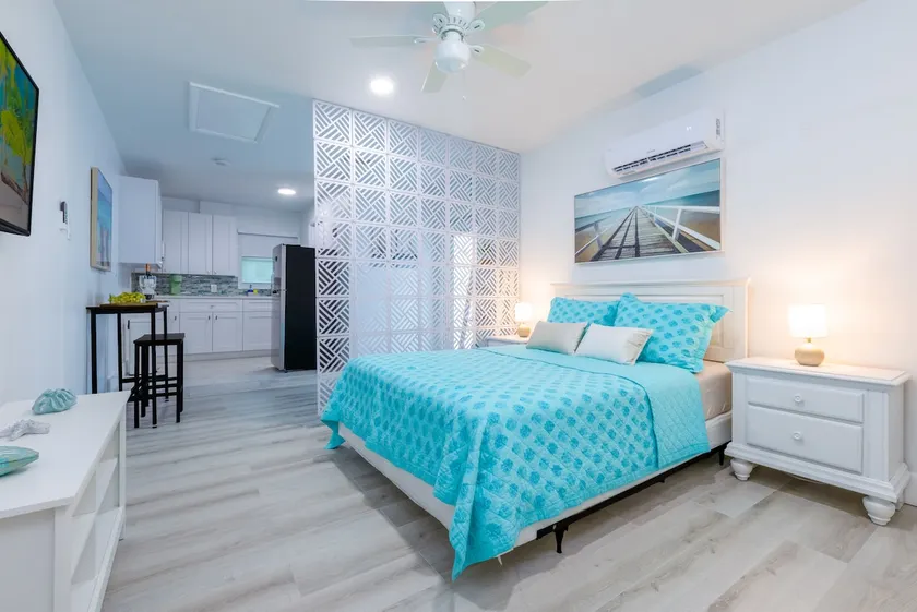 Naples Gem|Perfect for 2|Beach 10Min|BBQ|Parking - Image 1