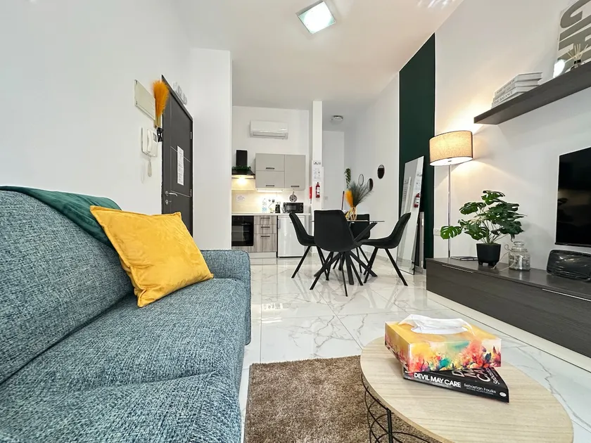 Cosy Stay & Terrace | Walk to beach | Balluta Bay - Image 1