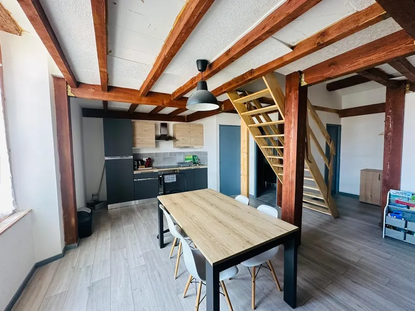 Quiet, renovated, air-conditioned 3-room apartment, close to the center - Image 1