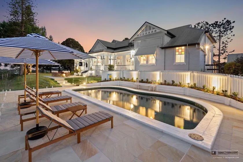 Yarrum Downs House - Luxury Farmstay - 5 min to beach - Image 1