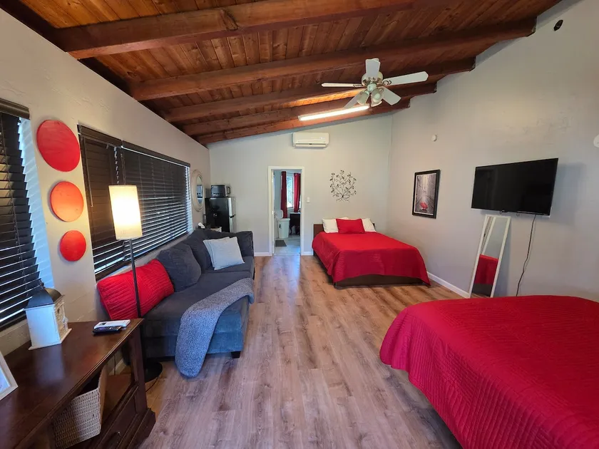 Rose Guest Private Suite. Central location! - Image 1
