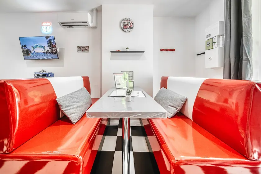 American & Cozy, Top Comfort – Close to SNCF Station - Image 1