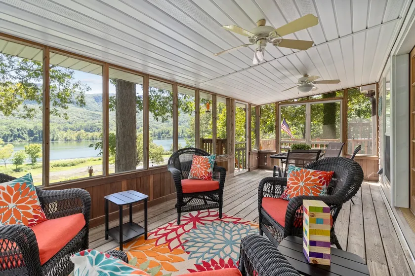 River Hideaway: Hot Tub, Screen Room, Fire Pit - Image 1