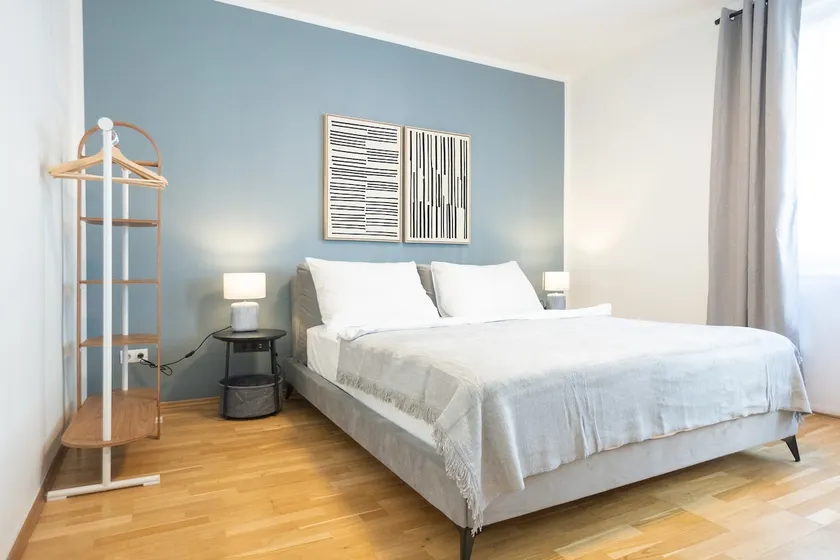 Brand new! Selfcheck-in, King size bed, free Wi-Fi - Image 1