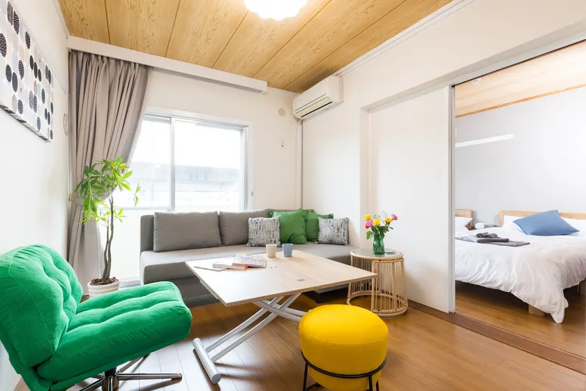7 minutes from the station, parking available, 1 minute to a convenience store, maximum 21 guests, 57 ㎡ - 6 people, 54 ㎡ - 6 people, 45 ㎡ - 5 people. - Image 1