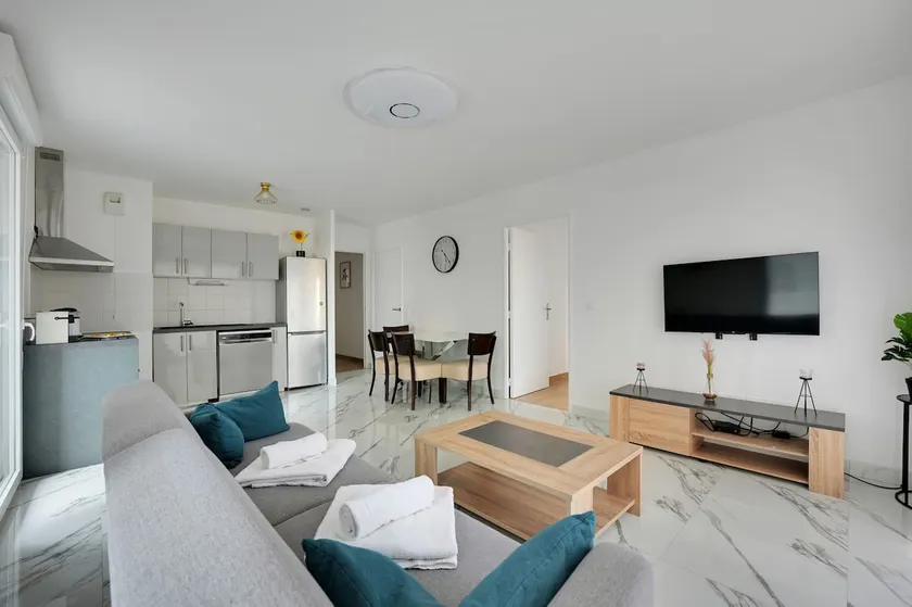 AC/Spacious Family Apartment/3 BDR-8P/Near Paris - Image 1