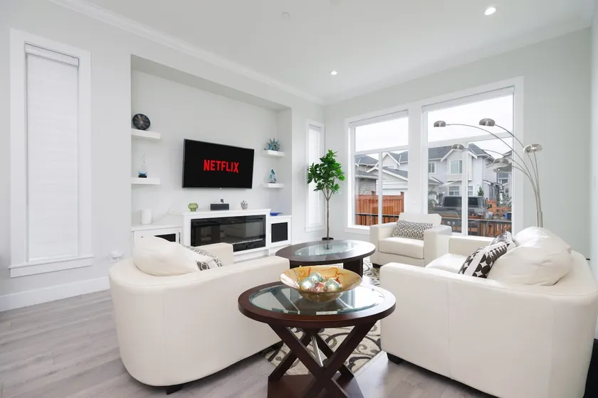 Spacious 4BR • Sleeps 9 • Near LEC & Hwy 1 - Image 1