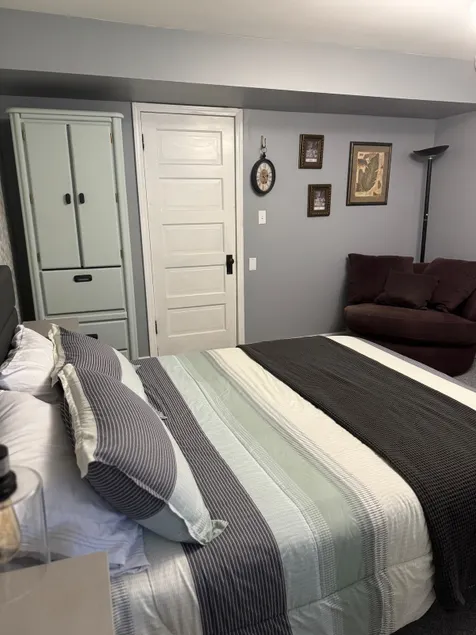 Comfy retreat. Full suite + bedroom. - Image 1