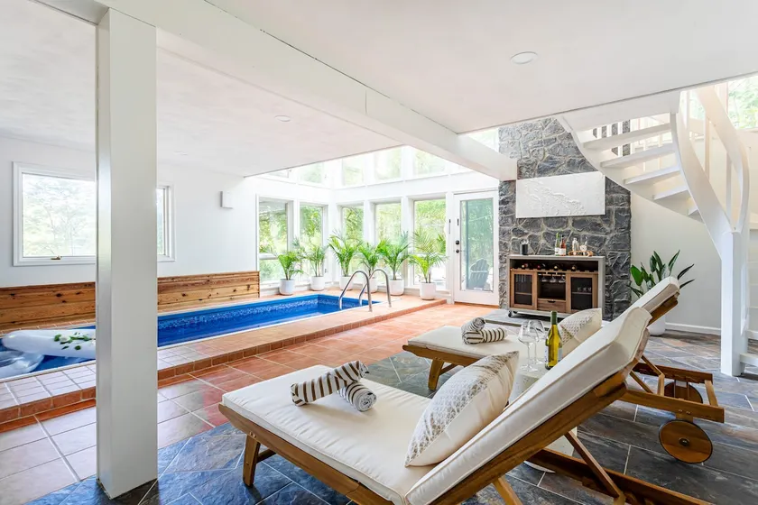 Luxurious 3Bdrm with indoor heated Pool year round - Image 1