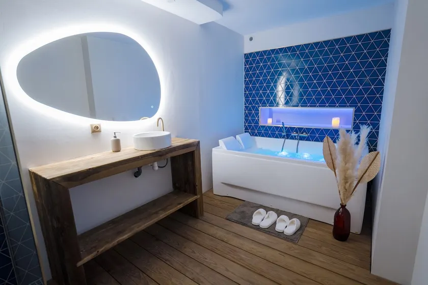 Romantic & Natural Suite with Balneo - Image 1