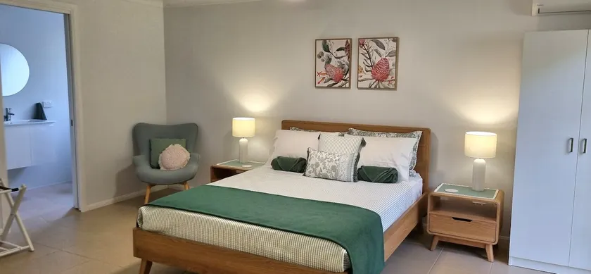 Deluxe Studio on Parkwood - Image 1