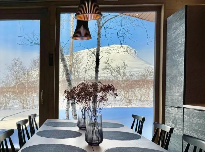 Mehtäherran Maja with a Saana fell view - Image 1