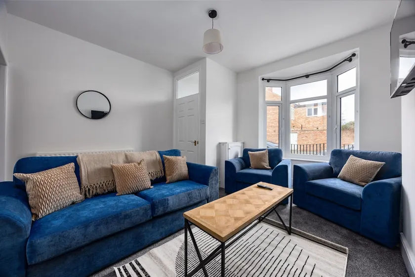 Modern & Cozy 2BR Stay in Darlington - Image 1