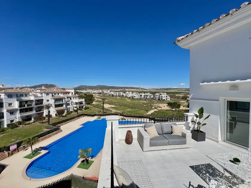 Stunning penthouse with beautiful golf views - Image 1