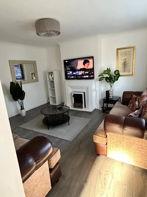 3 Bedroom House, Near QEH Birmingham - Image 1