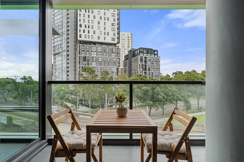 Park view 2BR With Free Parking In Olympic Park - Image 1