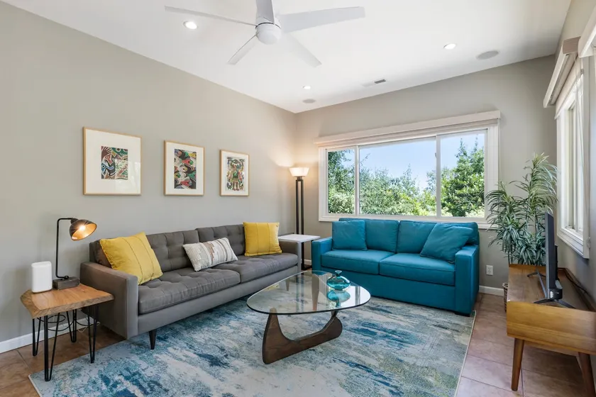 Miro Grove Guesthouse– Stylish 1BR w/ King Bed AC - Image 1
