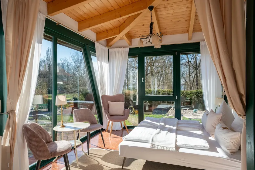 Bright conservatory loft for remote work & time out - Image 1