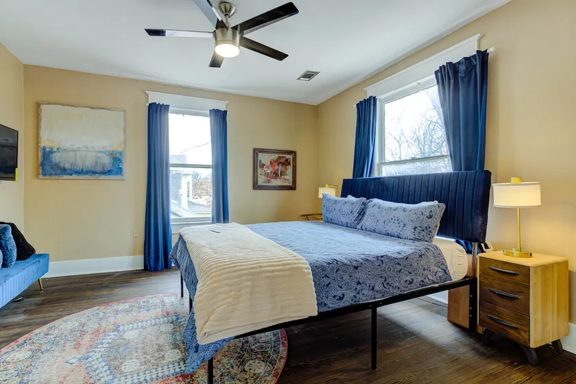 Midtown Apt King bed w Parking 40% off monthly - Image 1