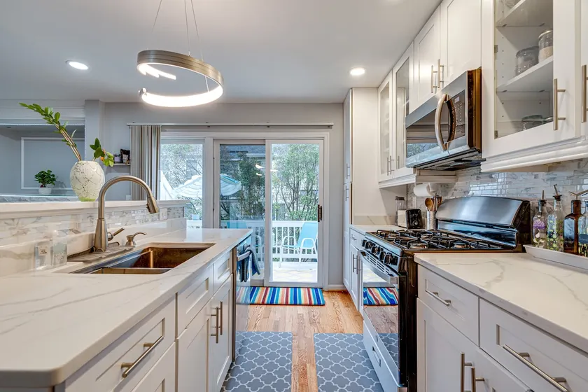 PeacefulLuxury townhomeKitchenLaundryWorkspacMetro - Image 1