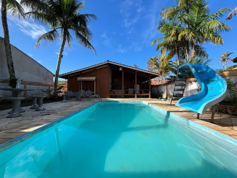 Beach house in a condominium with air conditioning and - Image 1