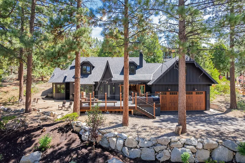 The Tahoe Lodge- Large Groups & Families (14 ppl) - Image 1