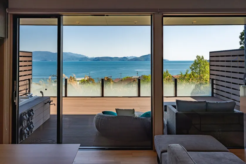[Capacity: 4 people] Private rental accommodation overlooking the ocean. Enjoy a relaxing time in a private space - Image 1