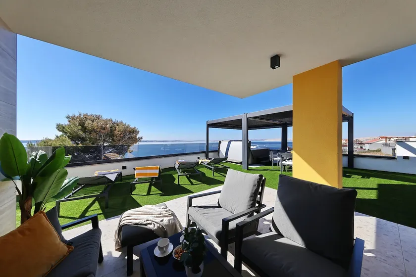 Apartment Cape 4+2, sea view: courtyard & jacuzzi - Image 1