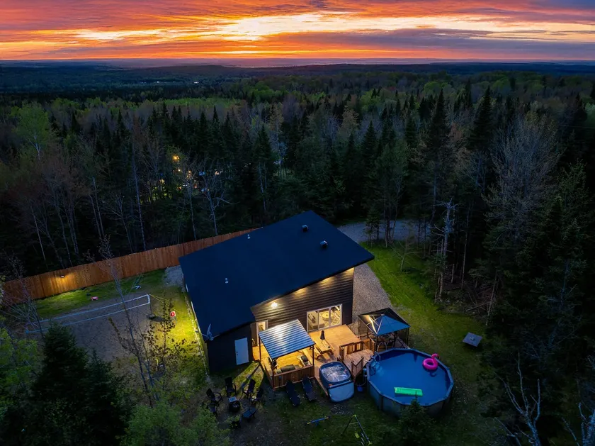 Bright Star/Spa/River/Pool Table - Image 1