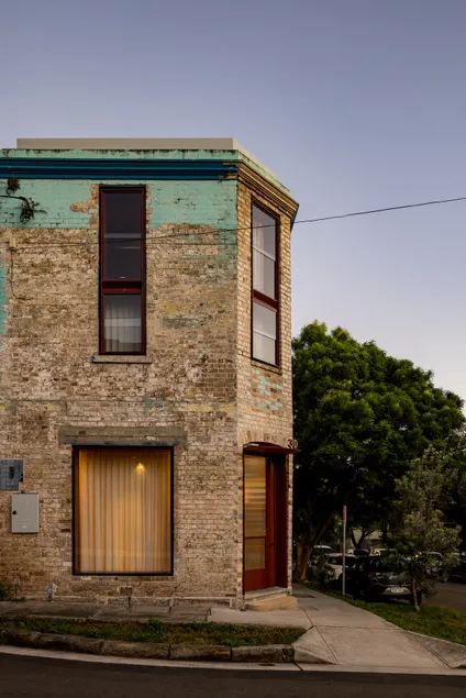 Camperdown- Luxury Architectural Apartment Escape - Image 1