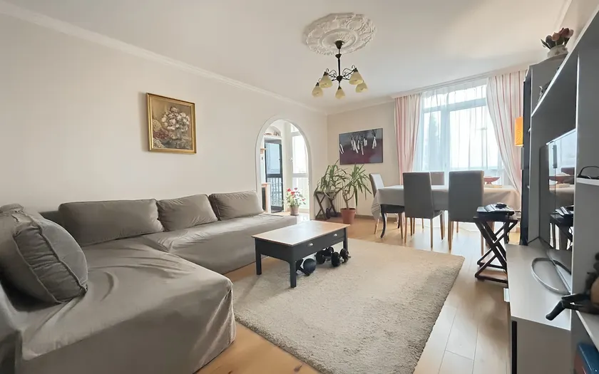 Beautiful and Large Apartment close to the center - Image 1