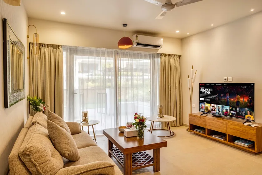 2BR Apartment with Pool & Sauna 2km to Baga & Calangute Beach by HIREAVILLA - Image 1