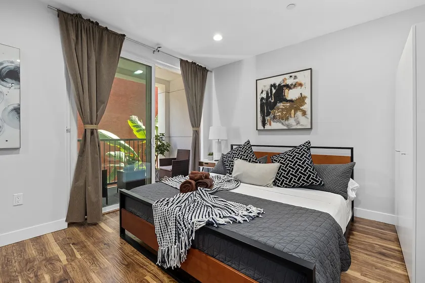 Modern 4 Bedroom Townhouse - Image 1
