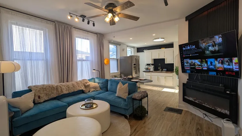 New & Stylish 2 King Bed Apartment w/ Grand Dining - Image 1