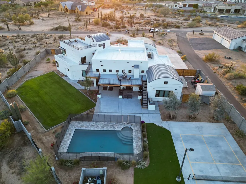 Desert Oasis with Incredible Mountain Views - Image 1