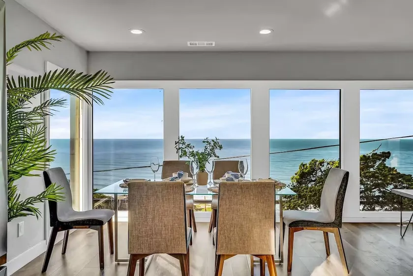 Stylish Modern Oceanview Escape - Image 1