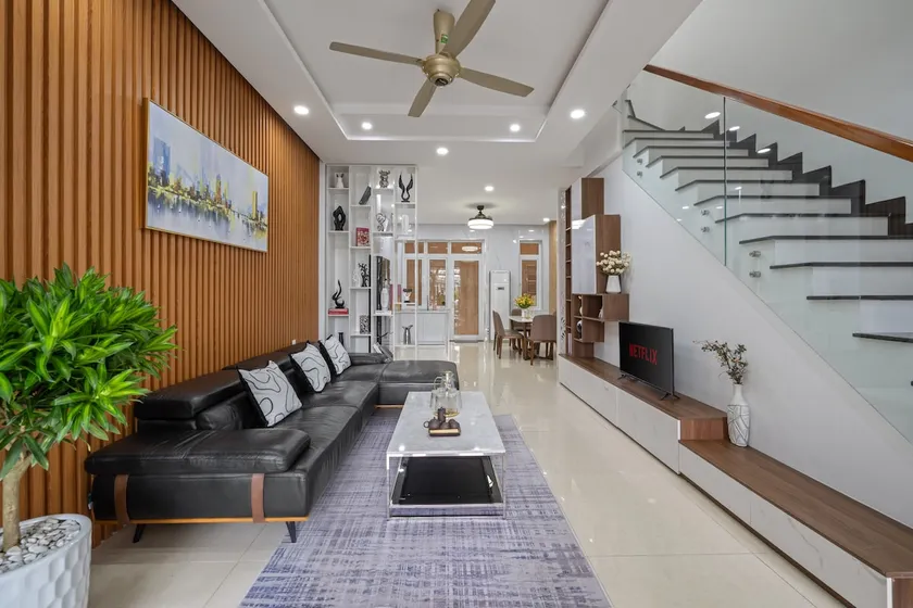 4BRs center | free public pool | balcony view pool - Image 1