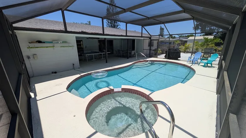 Heated Pool, Spa, BBQ, Games, Fire Pit, Sleeps 10 - Image 1