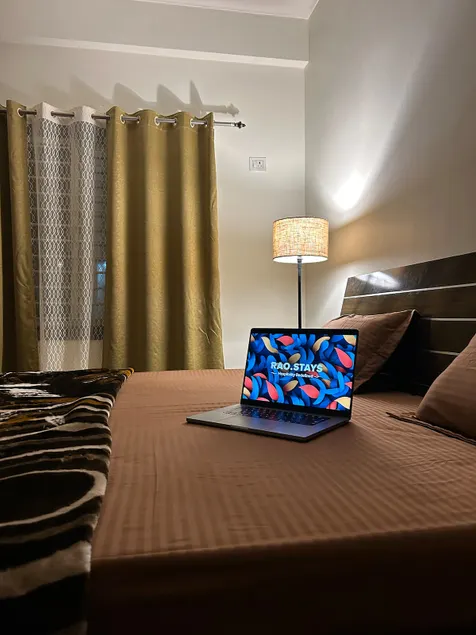 RaoStays 1100sqft 3BHK spacious flat - Soma - Image 1