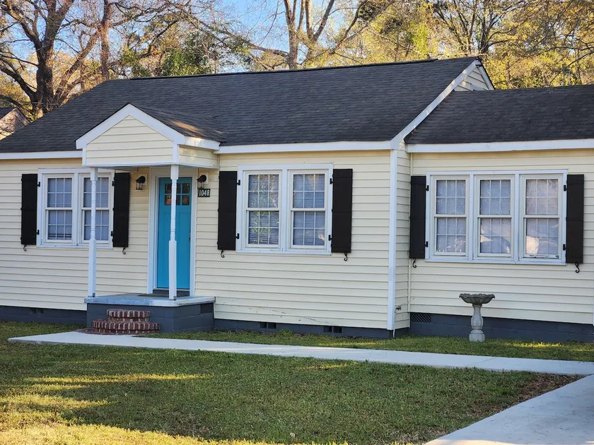 In town cottage - Image 1