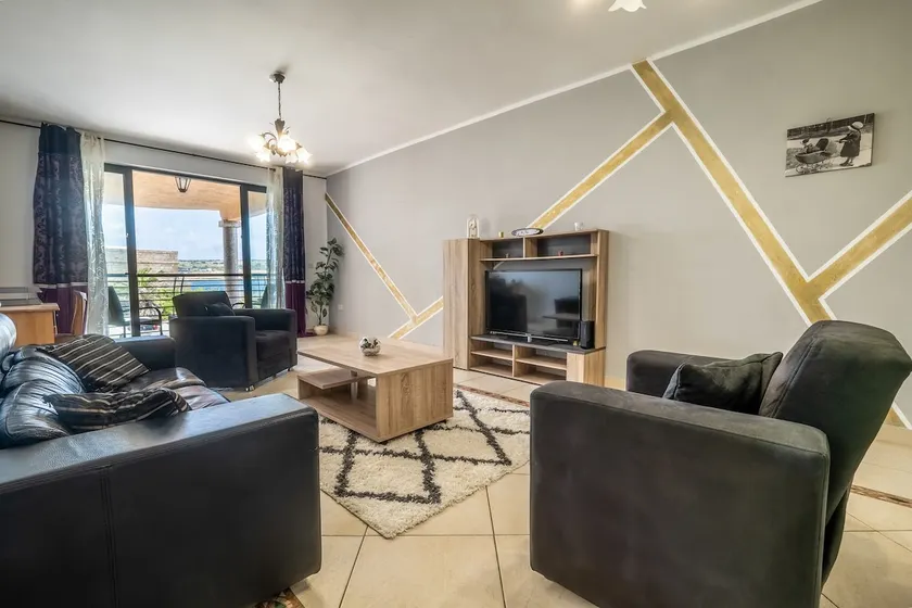 Grand Seaside Apartment, 3 Bedrooms - 4 Bathrooms - Image 1