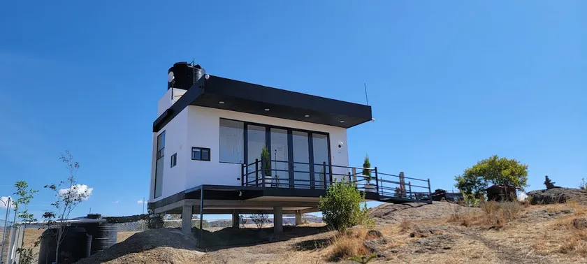 Modern cabin with stunning view - Image 1