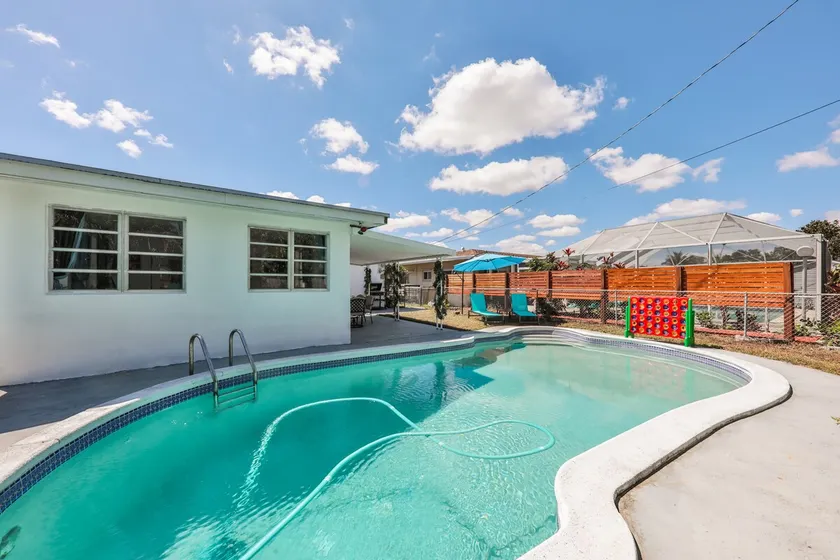 Aventura Ives Family Home - Image 1