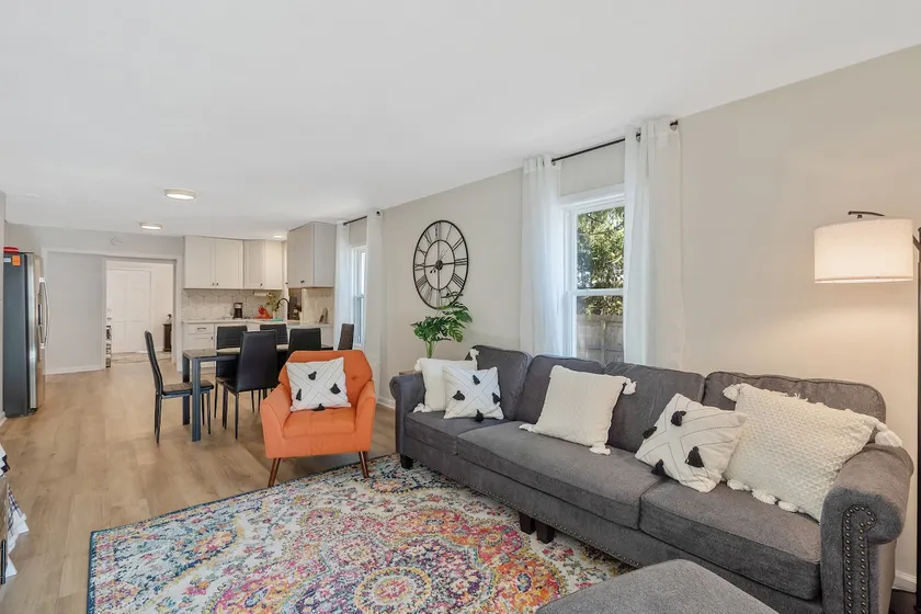 Centrally Located 3Br Cozy Home - Image 1