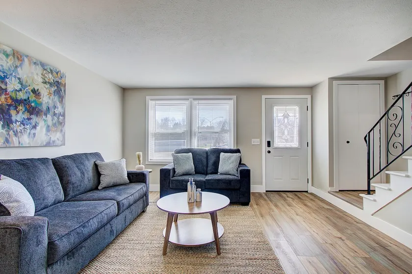 Charming 2BR Apt | Close to Local Attractions - Image 1