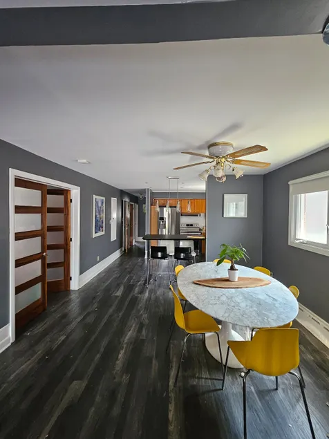 3Br 2Bth Modern DPLX 5 Min DT - Image 1