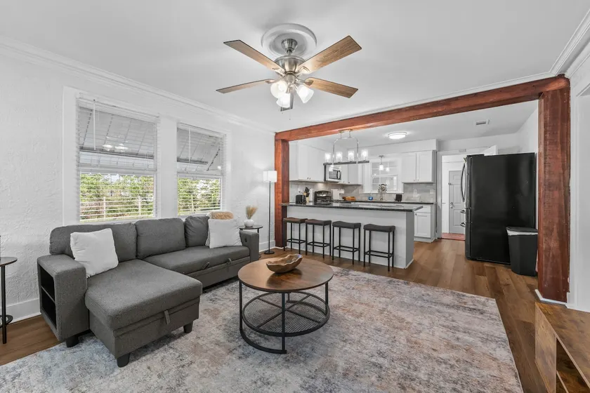 The Local Loft at LSU minutes from downtown - Image 1