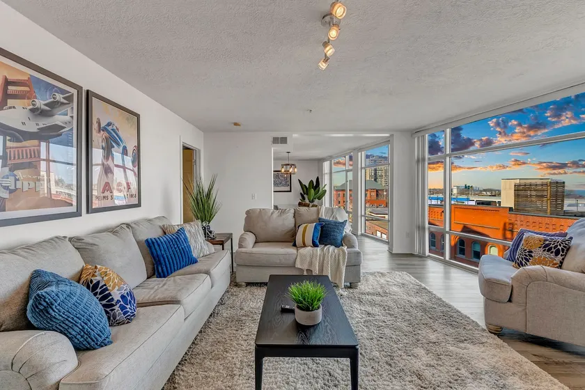 Lakeview Condo + Flats + Parking + Gym - Image 1